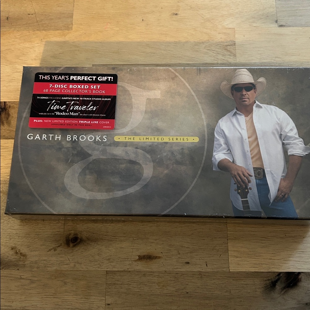 Garth Brooks The Limited Series 7 Disc Box Set 68 Page Book Triple Live New